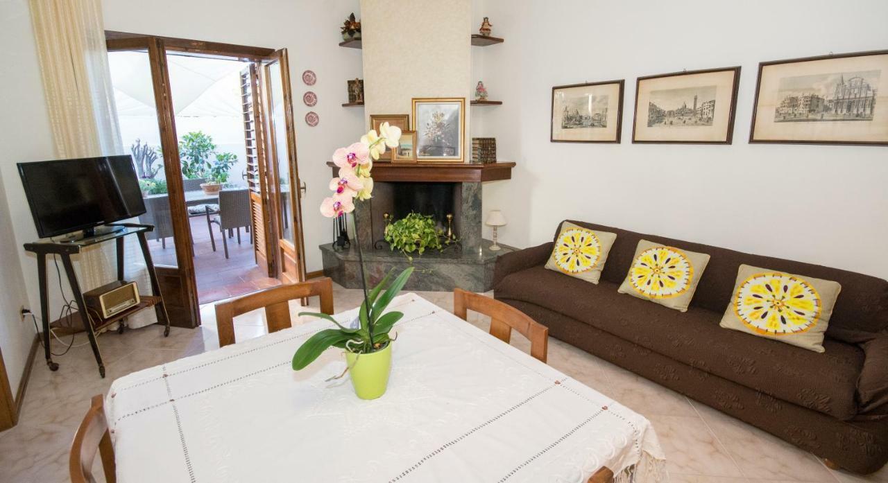 דירות לצ'ה Casa Fedora מראה חיצוני תמונה